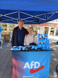 Stadträte Thomas und Renate Pappert vlnr