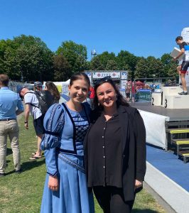 Stadträtin Sigrid Trautner beim Trollinger-Marathon mit "Kätchen" von Heilbronn