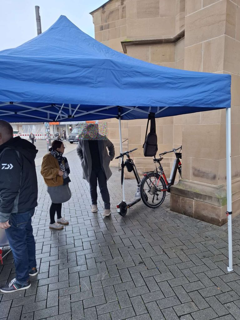 Die AfD-Stadtratsfraktion Heilbronn war mit einem Infostand in der Innenstadt vertreten. Viele Bürger nutzten die Gelegenheit zu persönlichen Gesprächen.