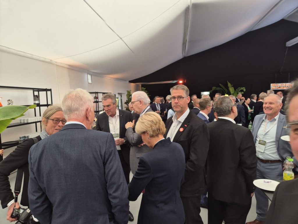 Bundeskanzler Friedrich Merz und Ministerpräsident Winfried Kretschmann beim Spatenstich des IPAI Heilbronn