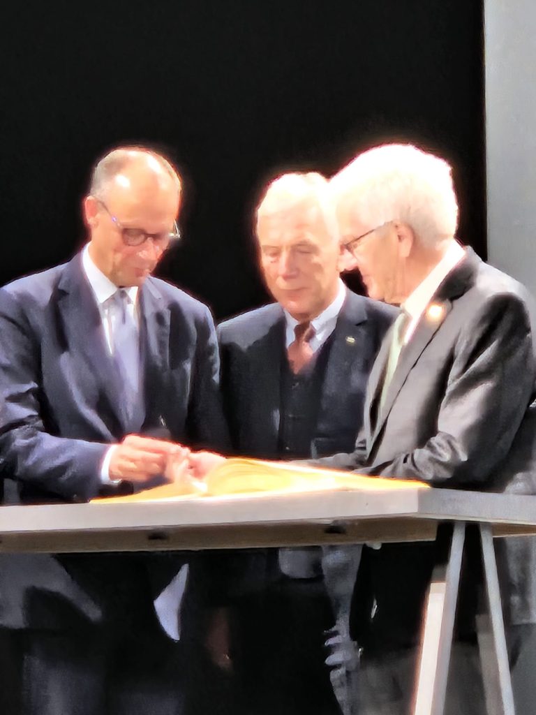 Bundeskanzler Friedrich Merz und Ministerpräsident Winfried Kretschmann beim Spatenstich des IPAI Heilbronn