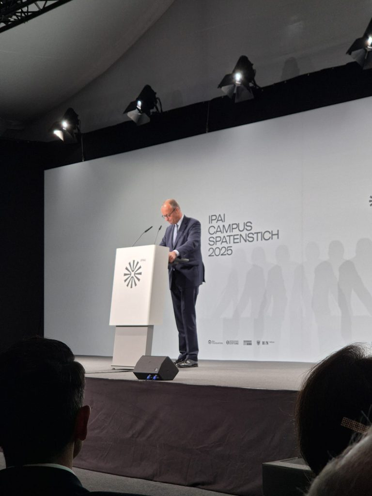 Bundeskanzler Friedrich Merz und Ministerpräsident Winfried Kretschmann beim Spatenstich des IPAI Heilbronn