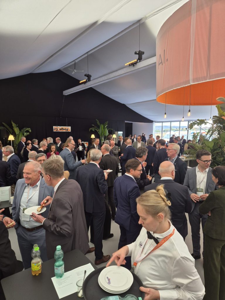 Bundeskanzler Friedrich Merz und Ministerpräsident Winfried Kretschmann beim Spatenstich des IPAI Heilbronn