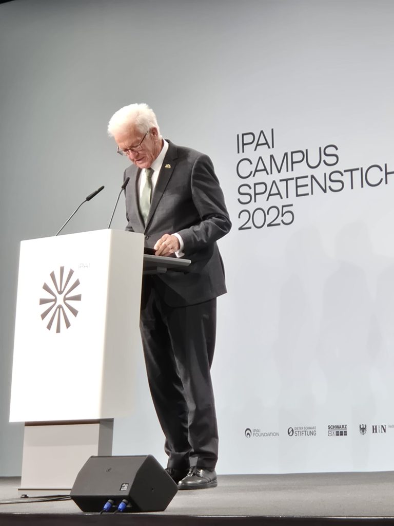 Bundeskanzler Friedrich Merz und Ministerpräsident Winfried Kretschmann beim Spatenstich des IPAI Heilbronn