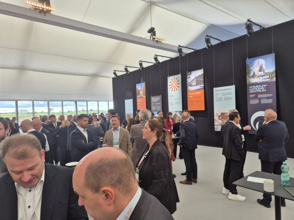 Bundeskanzler Friedrich Merz und Ministerpräsident Winfried Kretschmann beim Spatenstich des IPAI Heilbronn